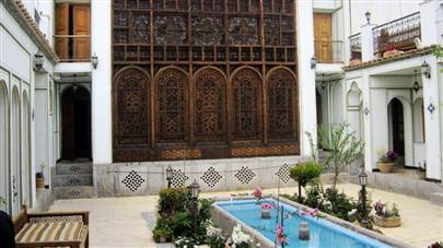 حیاط هتل سنتی عتیق اصفهان حیاط هتل سنتی عتیق اصفهان